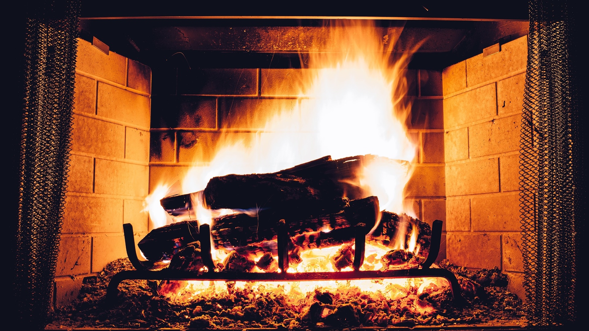 Can I Burn Wood in My Gas Fireplace? | heatwhiz.com